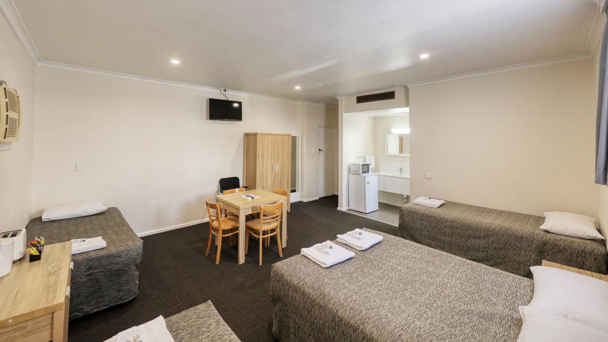 Coachman Hotel Motel Parkes Eksteriør bilde